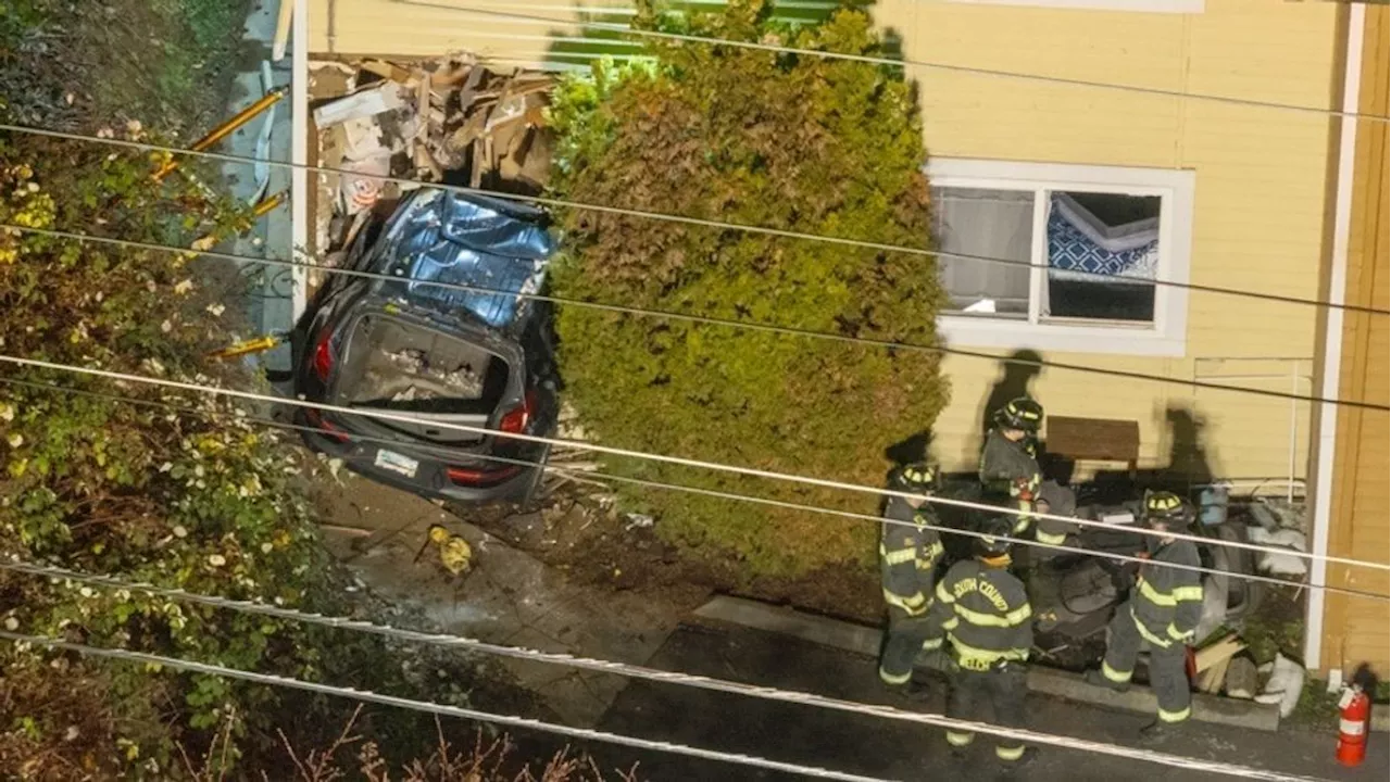 Driver killed in violent crash into Lynnwood apartment building