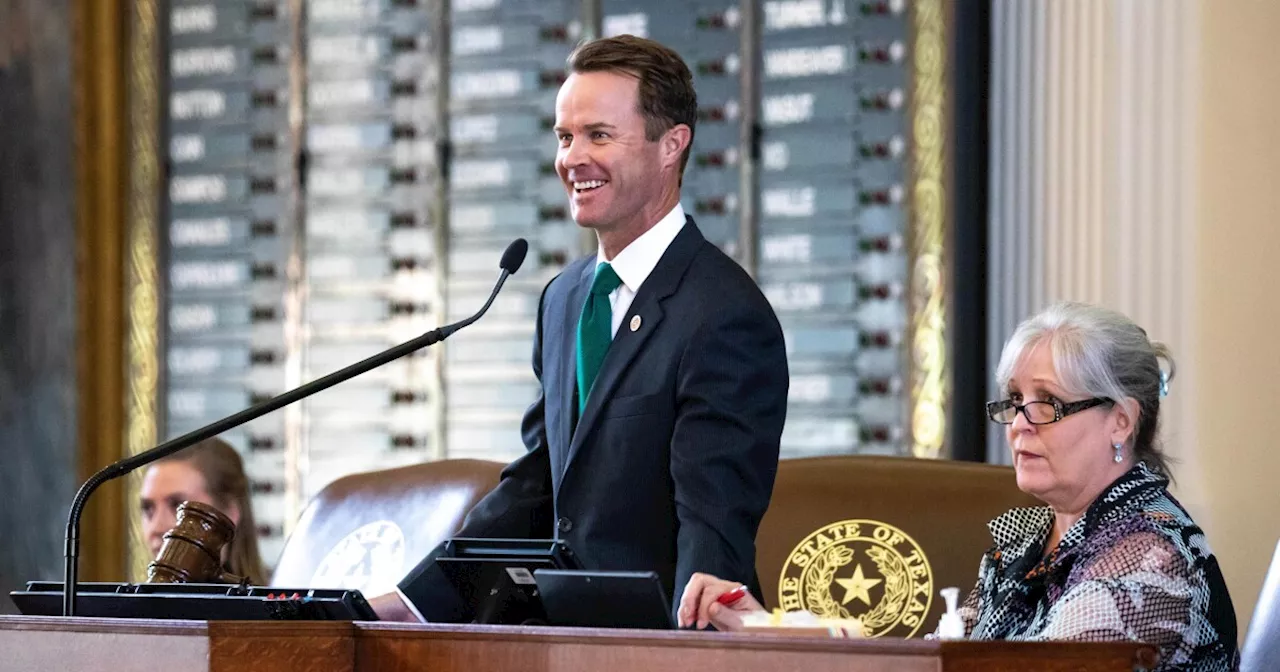 Amid mounting pressure, Texas House Speaker Dade Phelan bows out of leadership reelection bid