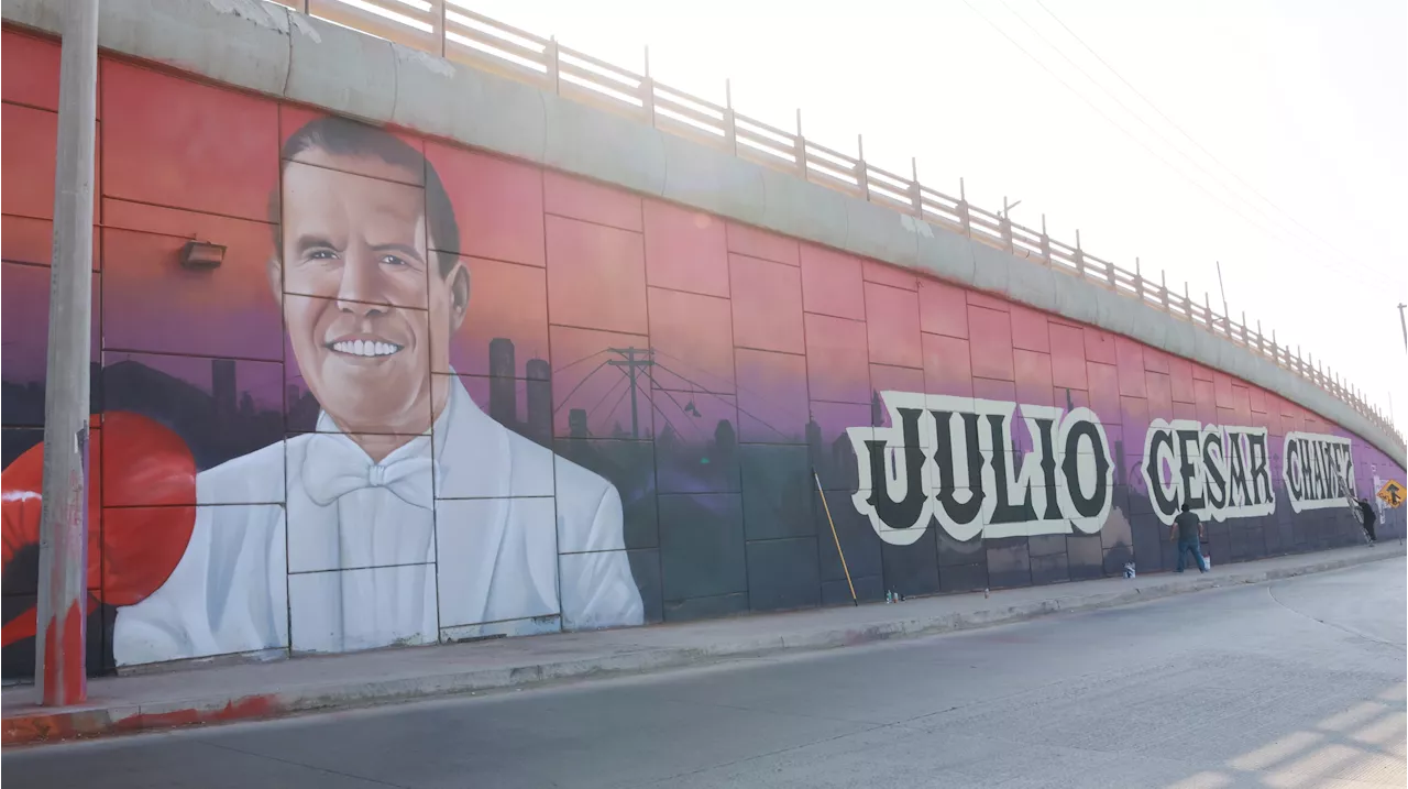 Con monumental mural, rinden homenaje a Julio César Chávez en Tijuana