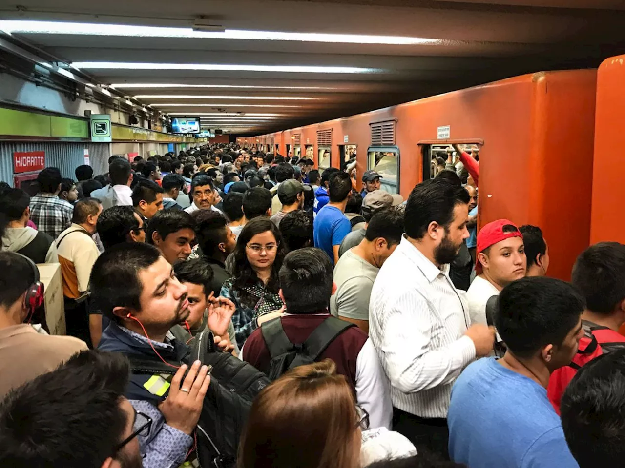 Congreso CDMX pide reforzar seguridad en el Metro durante temporada decembrina