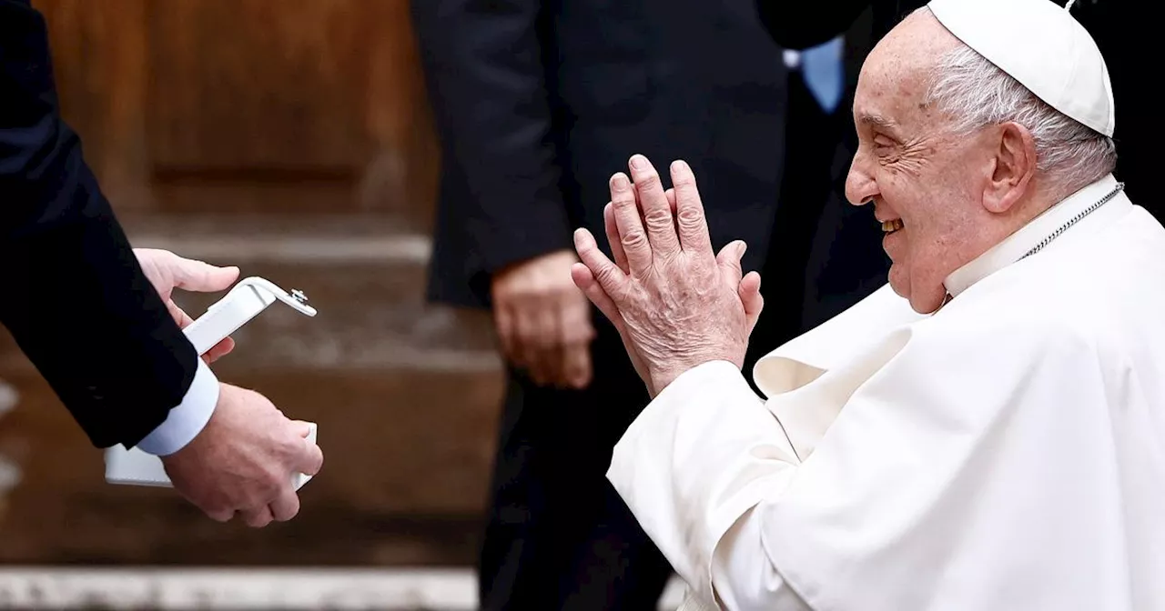 Pendant ce temps-là à Rome, le pape consacre de nouveaux cardinaux