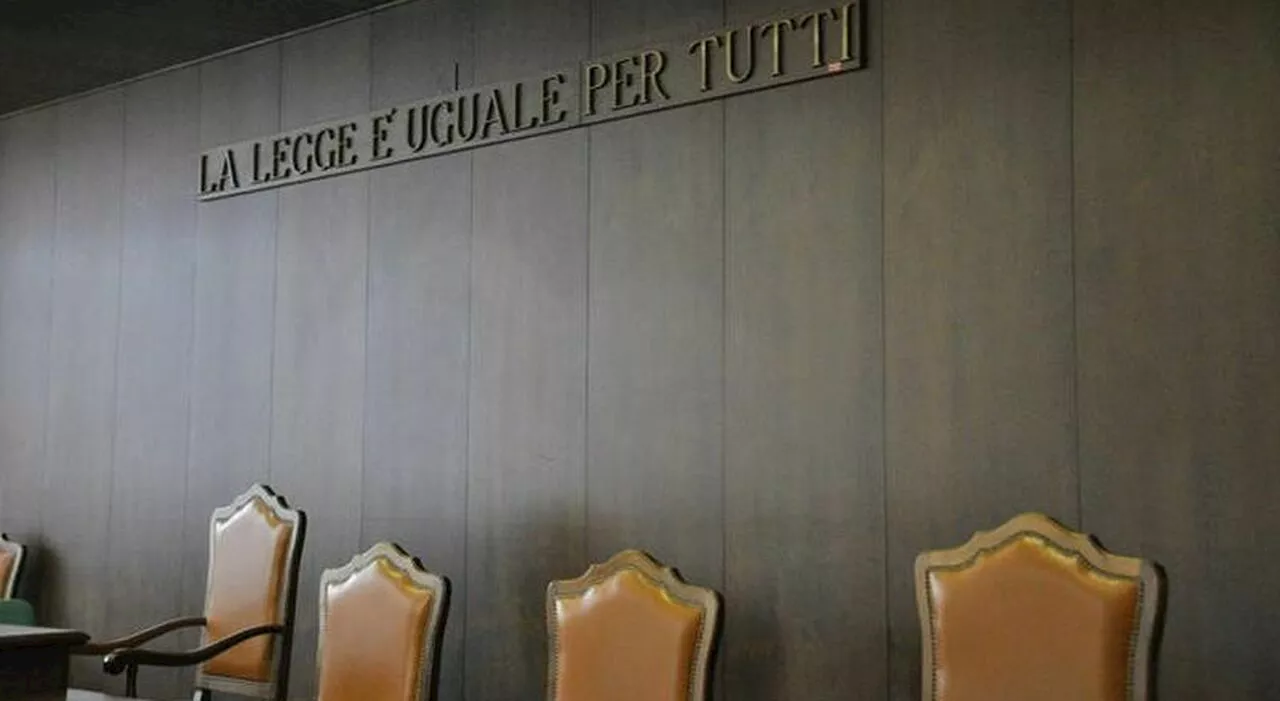 Indagato per stalking, la Procura chiede l'archiviazione e lui aggredisce l'ex moglie in aula: «Ti taglio la t