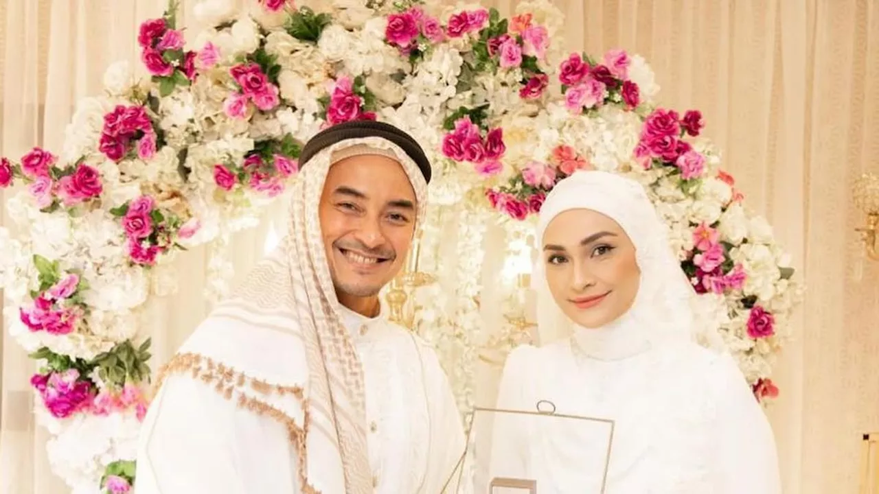 Dari Arie Untung hingga Dimas Seto, Potret Artis yang Hadiri Pernikahan Zumi Zola dan Putri Zulhas di Madinah