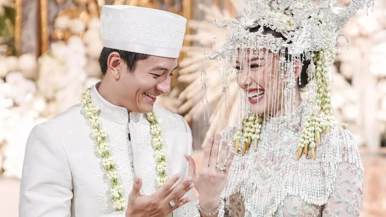 Rio Haryanto dan Athina Papadimitriou Resmi Menikah, Pakai Baju Pengantin Betawi Rancangan BIYAN