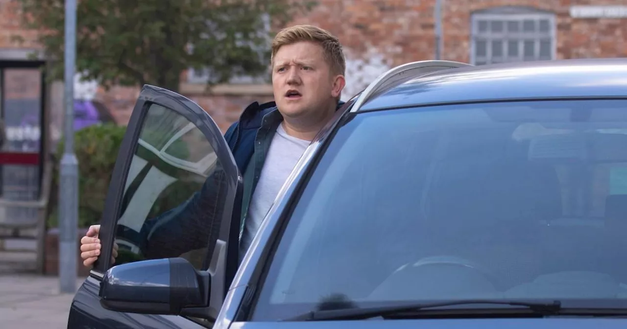 Chesney takes revenge on his mystery enemy in Coronation Street