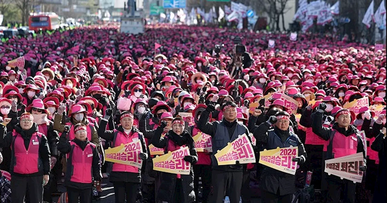 거리로 나선 급식노동자들 “윤석열 정권에선 처우 개선 불가”