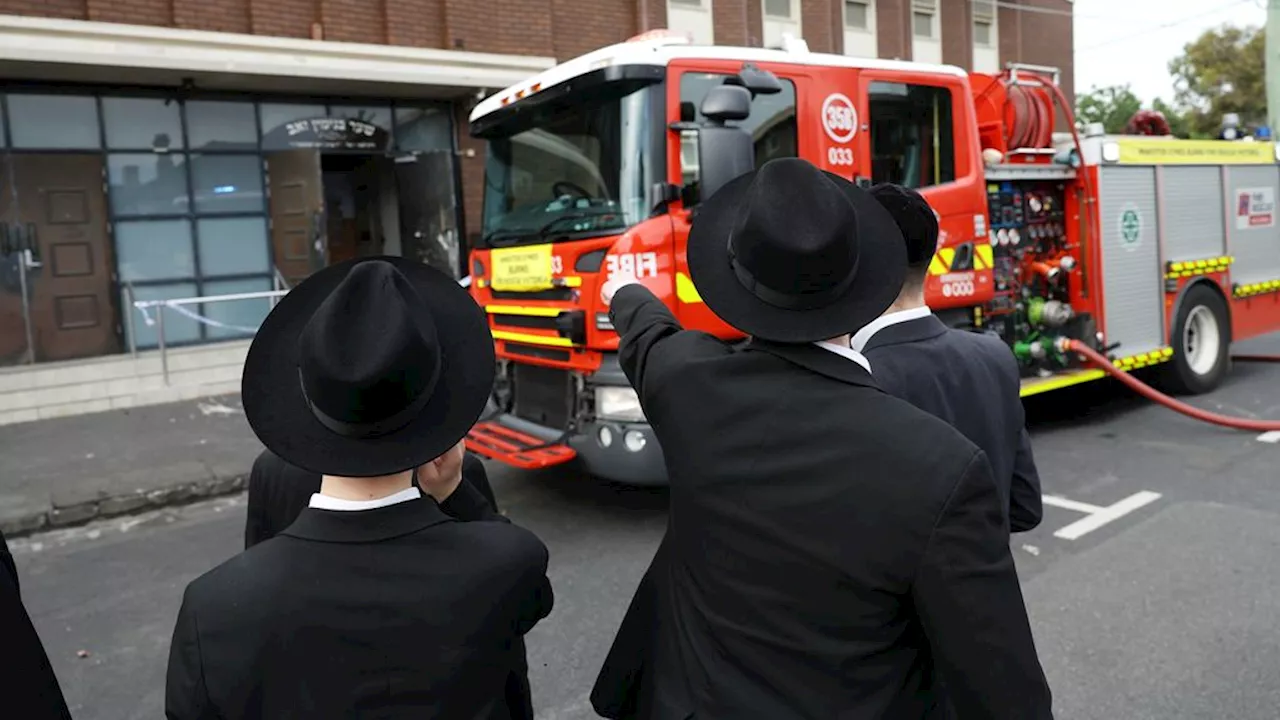 Brand aan Synagoge in Melbourne: Gemaskerde Mannen Gooiden Brandbommen