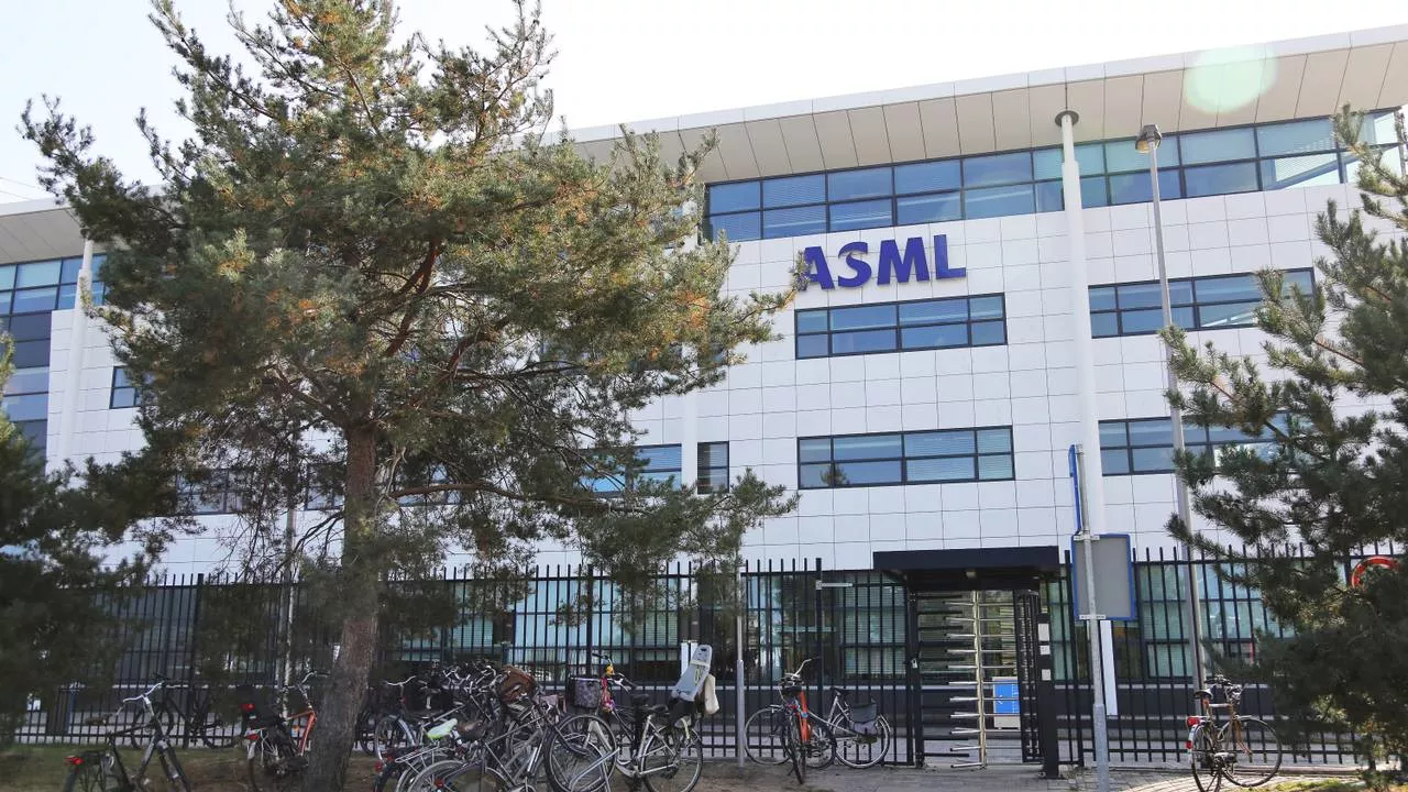 'Oud-medewerker ASML wordt verdacht van diefstal bedrijfsgeheimen'