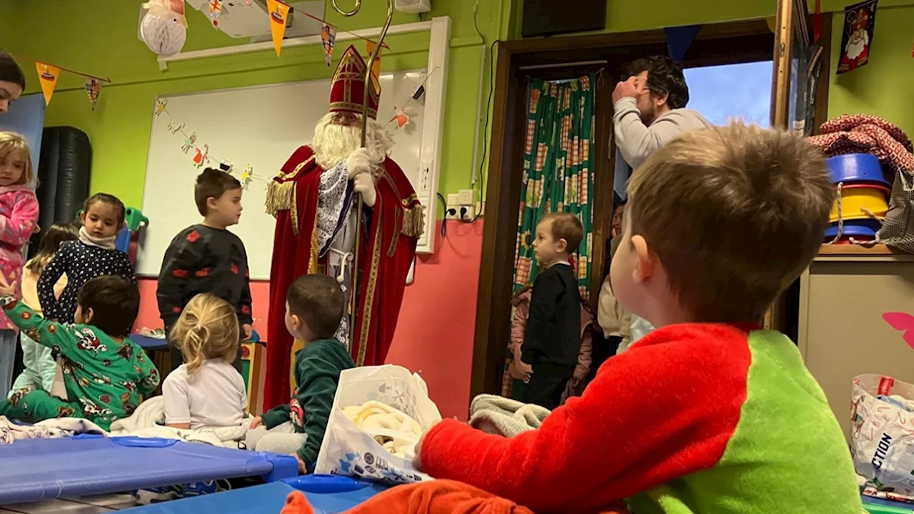 Saint-Nicolas Réveille Écoliers à Quaregnon Avec Des Cadeaux