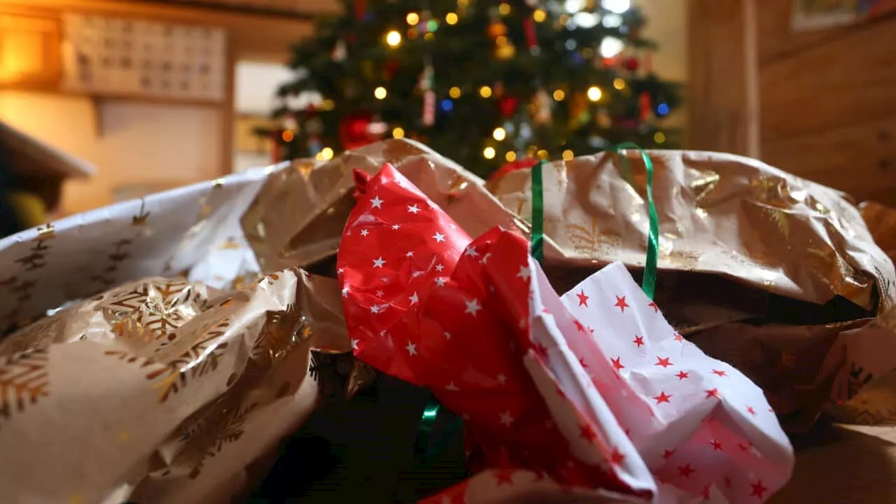 A $1 billion 'throwaway' Christmas problem — and what Australians think of gifts