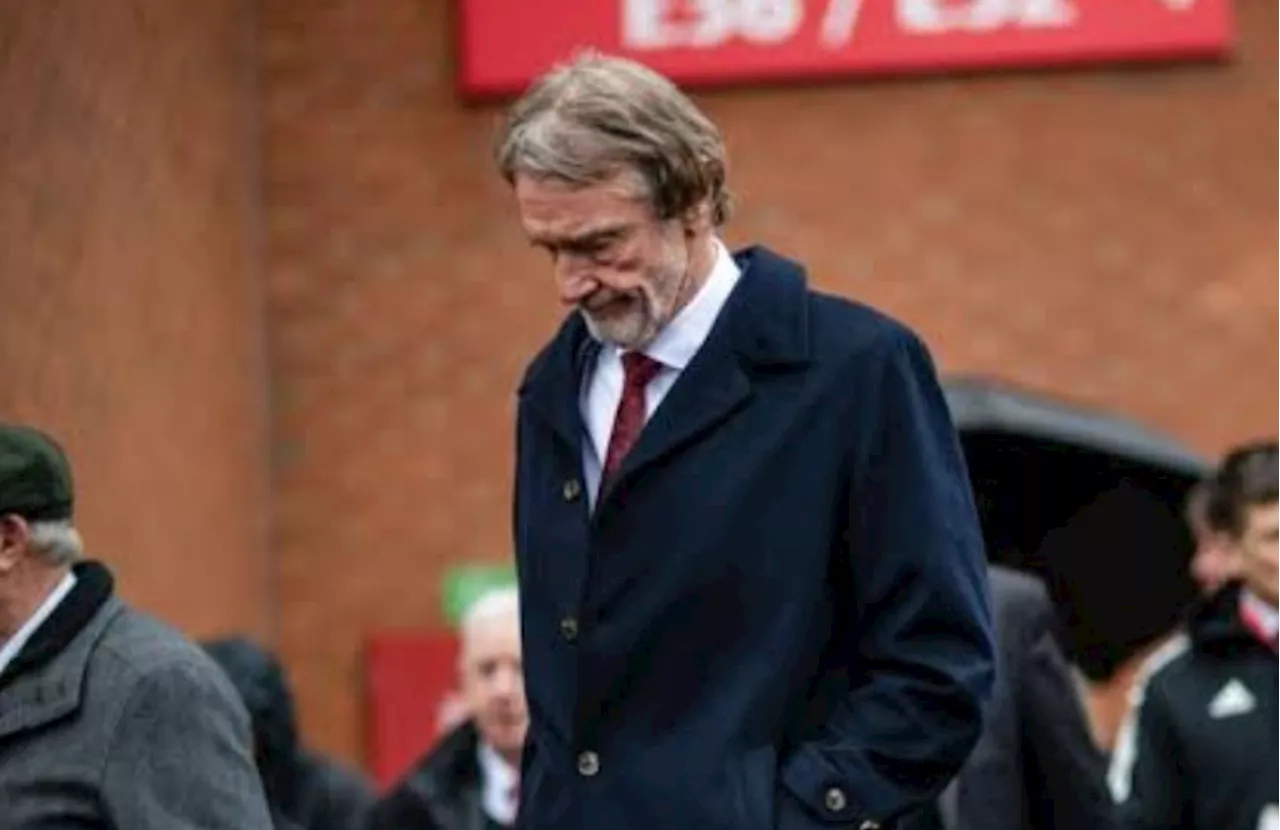 Manchester United-supporterne viser sterkt misnøye med 'redningsmann' sir Jim Ratcliffe -