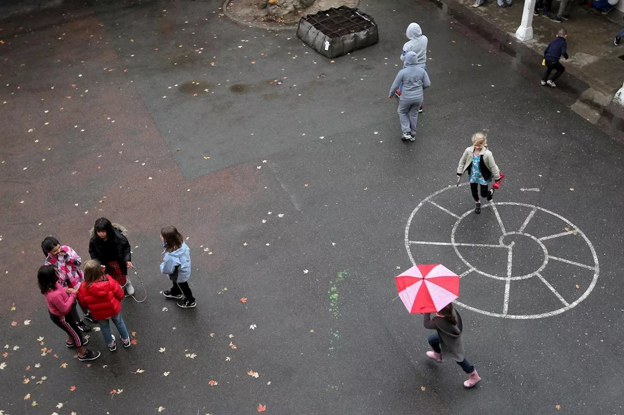 À Bordeaux, une cour d’école sera désormais ouverte à tous le samedi, pour « partager l’espace public avec les habitants »