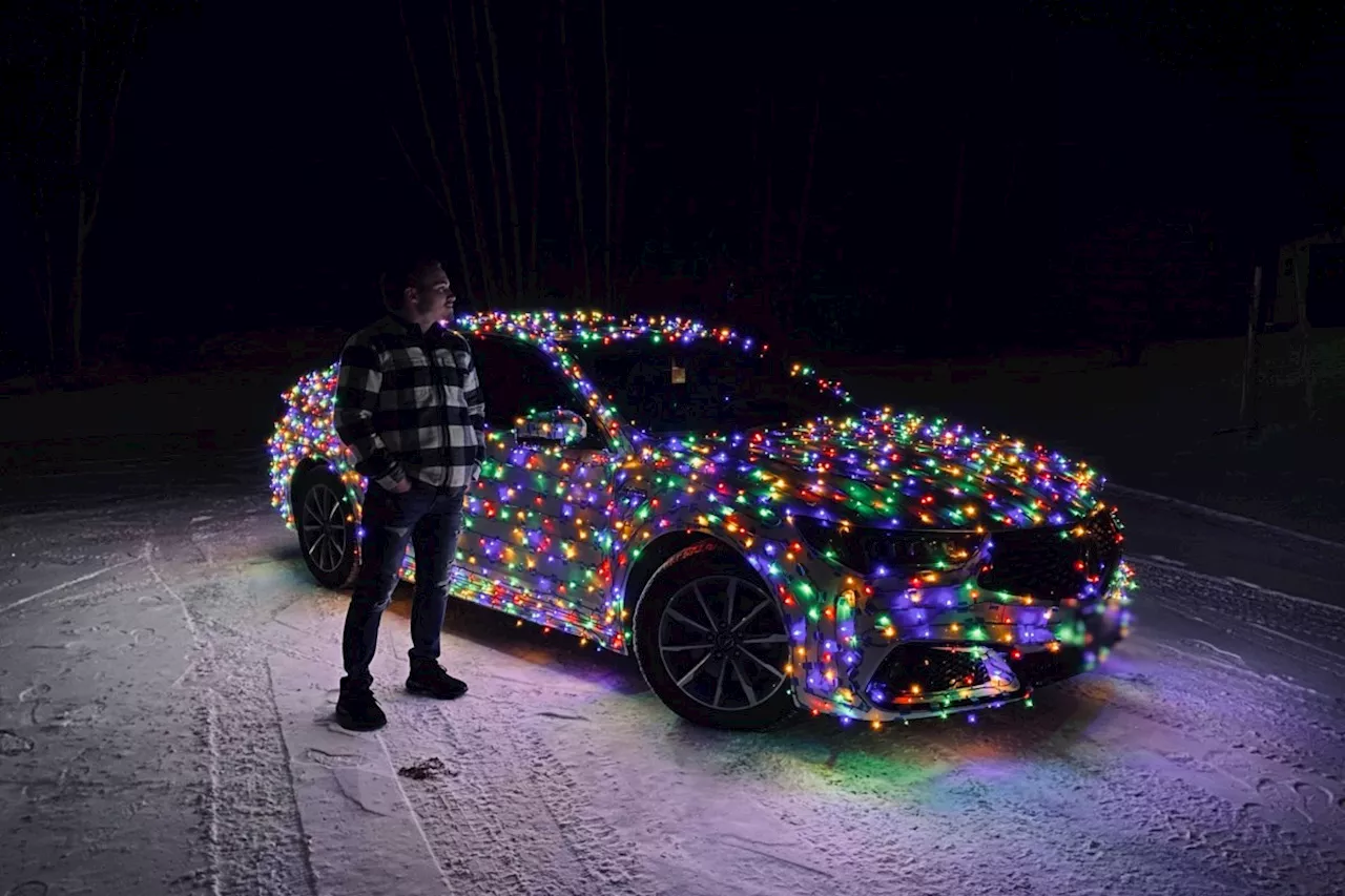 Thunder Bay car lighting up the holidays