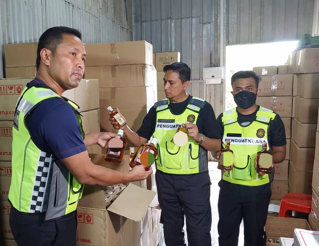 KPDN bongkar sindiket proses arak tiruan bernilai lebih RM1 juta