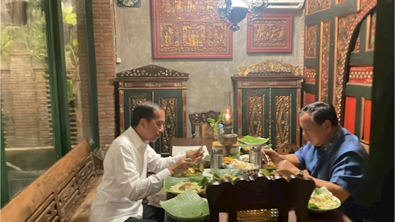 Presiden Prabowo dan Jokowi Bertemu Sambil Makan Malam di Kertanegara