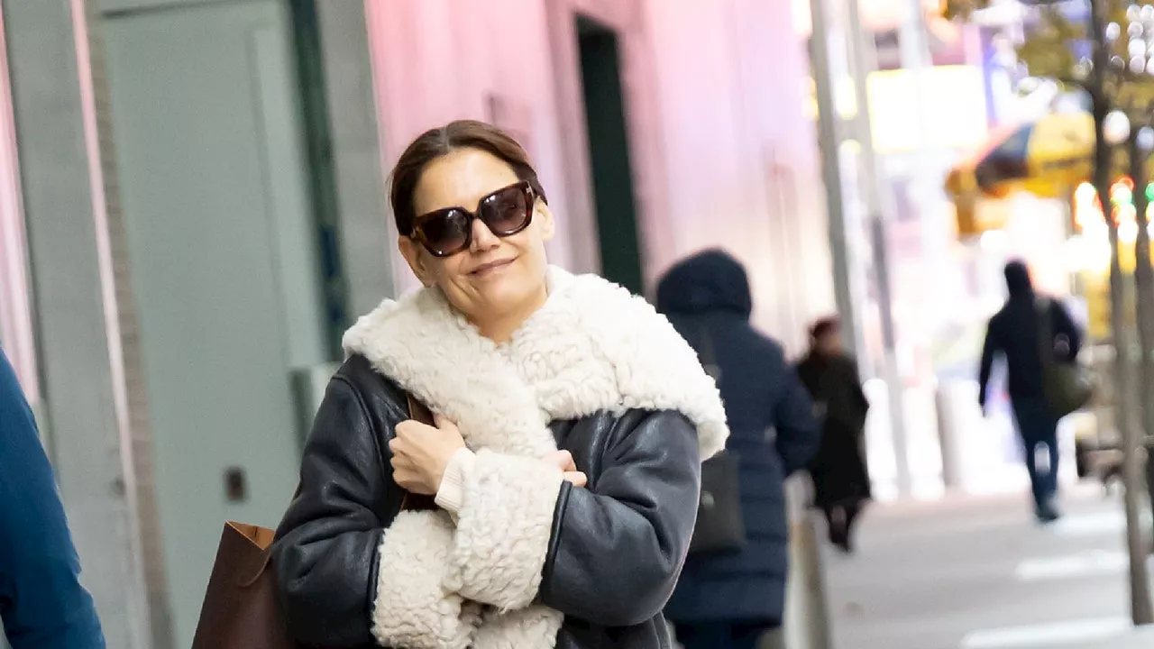 Katie Holmes e il Penny Lane coat, tendenza boho rock libera e cozy