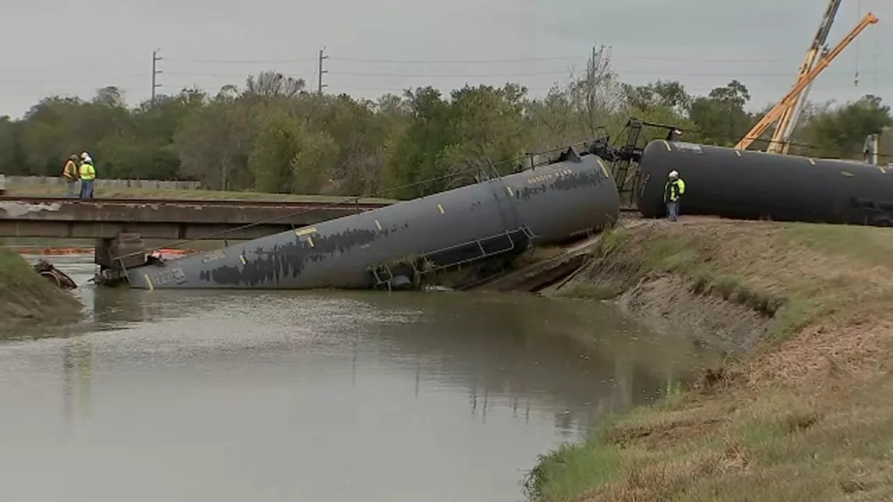 Houston shuts off city water pumps as precaution following E. Harris County train derailment