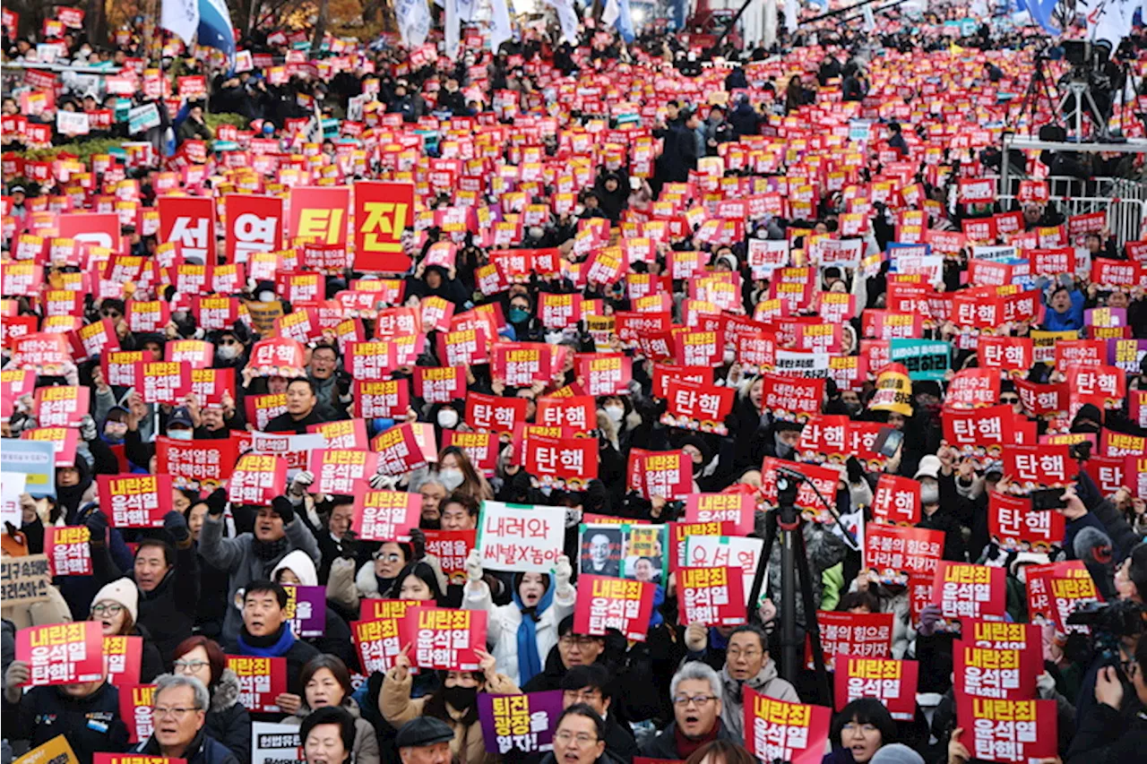 Migliaia alle manifestazioni di Seul contro presidente Yoon