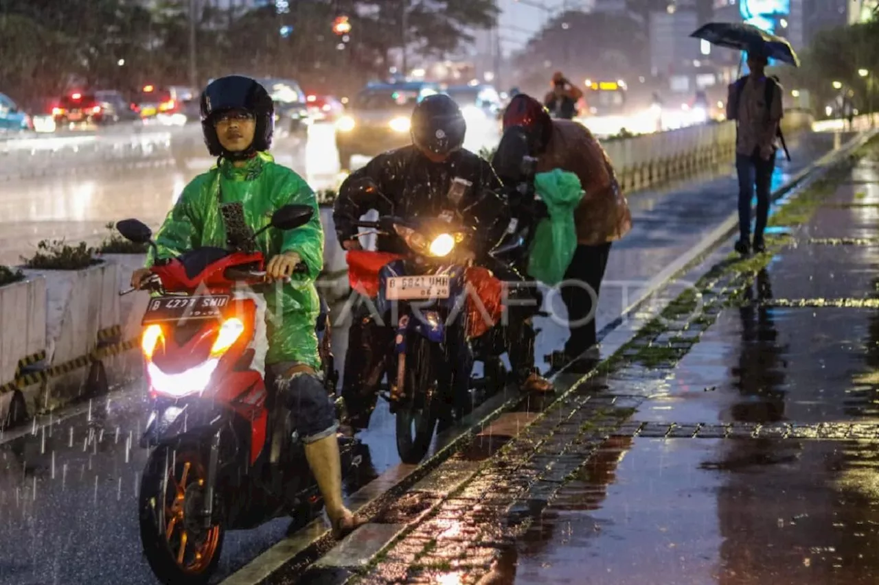 BMKG prakirakan hujan guyur mayoritas Indonesia pada Minggu