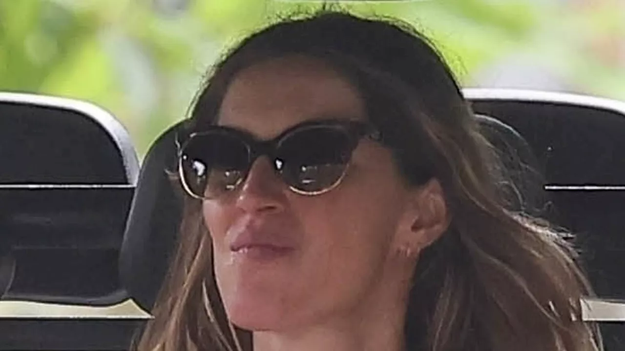 Gisele Bundchen, 44, proudly shows off baby bump with boyfriend Joaquim Valente and kids in Costa...