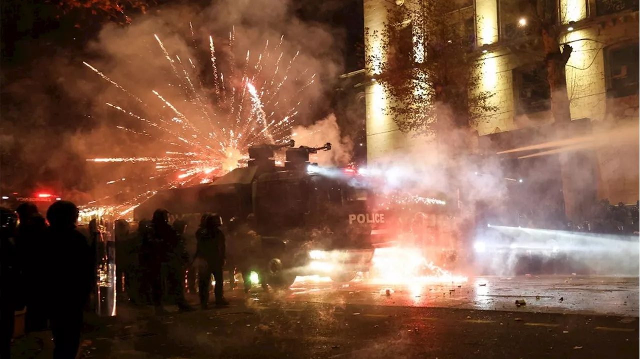 Crise politique en Géorgie : des milliers de manifestants pro-européens à Tbilissi pour le cinquième soir cons