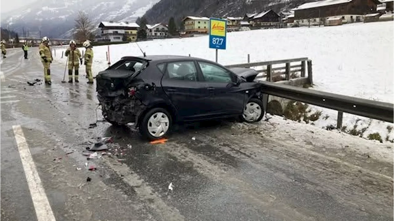 Frontalzusammenstoß - Drei Verletzte bei Crash in Bad Gastein