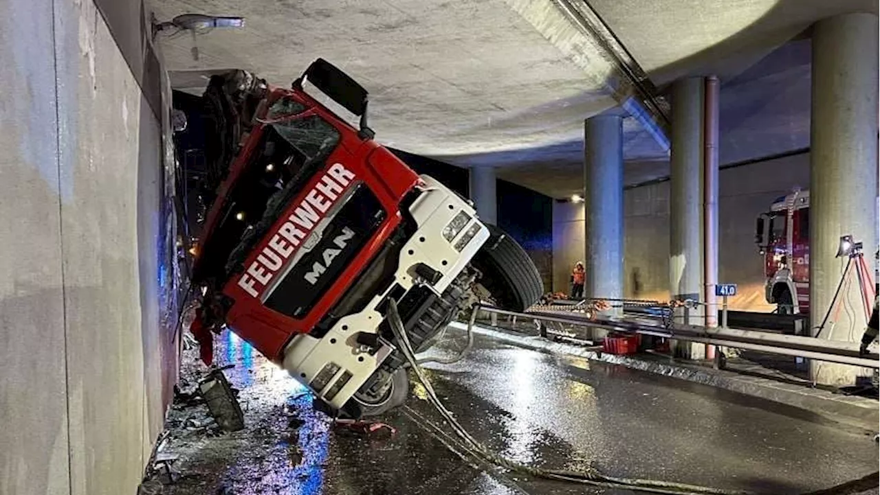 Schwerer Unfall in Scheibbs - Feuerwehr rammt Eisenbahnbrücke