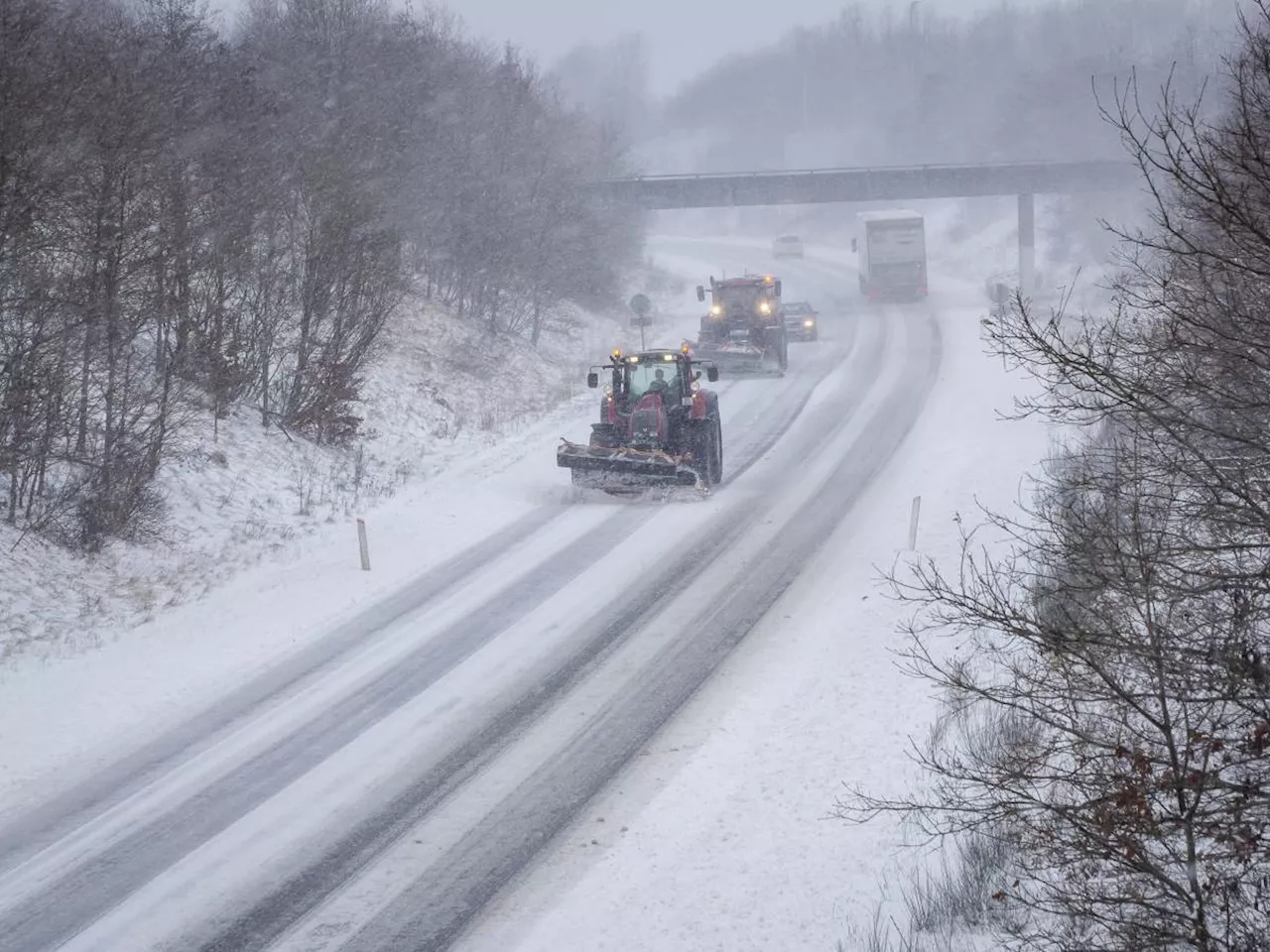 Bufere di neve, vento a 100 Km/h: il maltempo dell’Immacolata