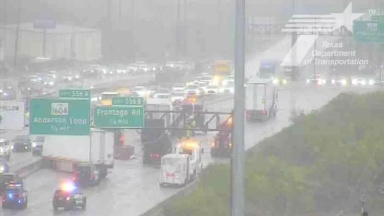 Major accident closes Interstate 10 at La Cantera, TxDOT says