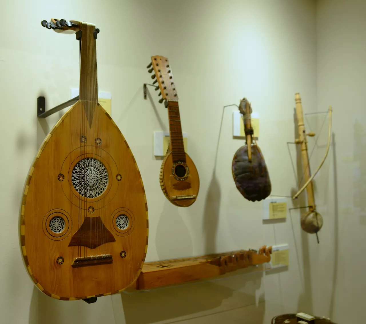 Exposición describe los sonidos e imágenes de los herederos de la música tradicional