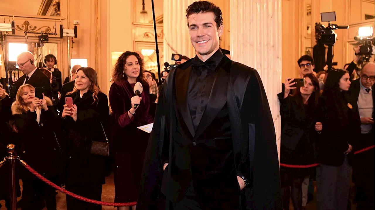 Da Roberto Bolle a Pierfrancesco Favino tutti i look della Prima alla Scala di Milano