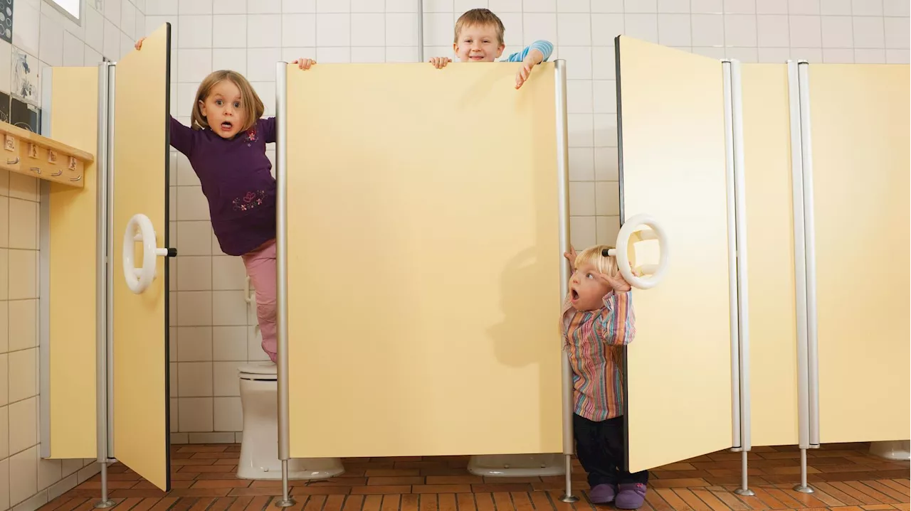 À l’école maternelle et élémentaire, le manque d’intimité des toilettes crée de l’anxiété chez les enfants