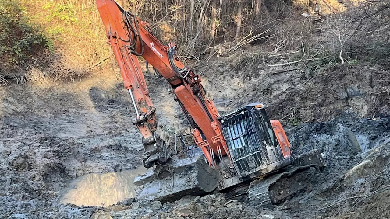 Bagger steckte im Löschteich in Tullnerbach fest