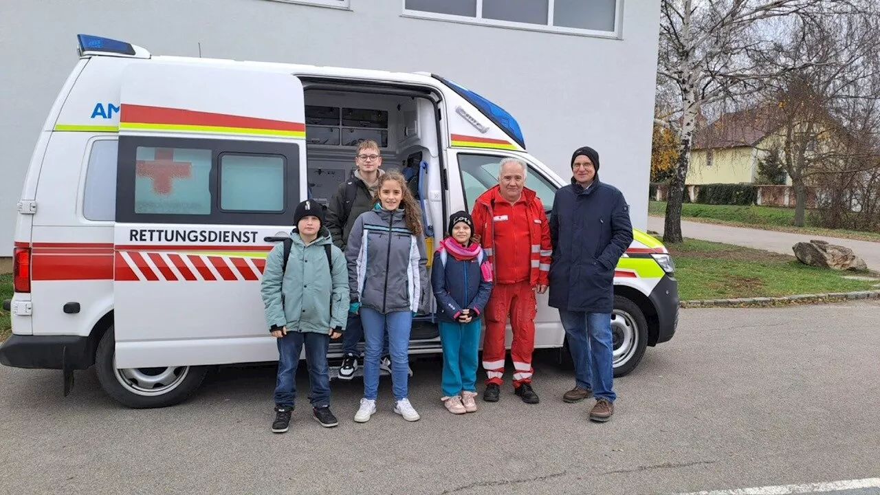 Feuerwehr, Polizei und Rettung stellten sich Pulkautaler Schülern vor