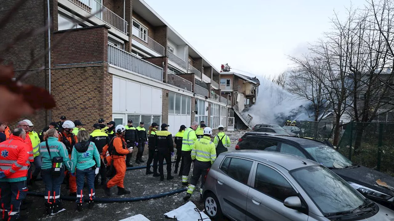 Portiekflat in Den Haag deels ingestort na explosie, politie zoekt bestuurder auto die wegreed