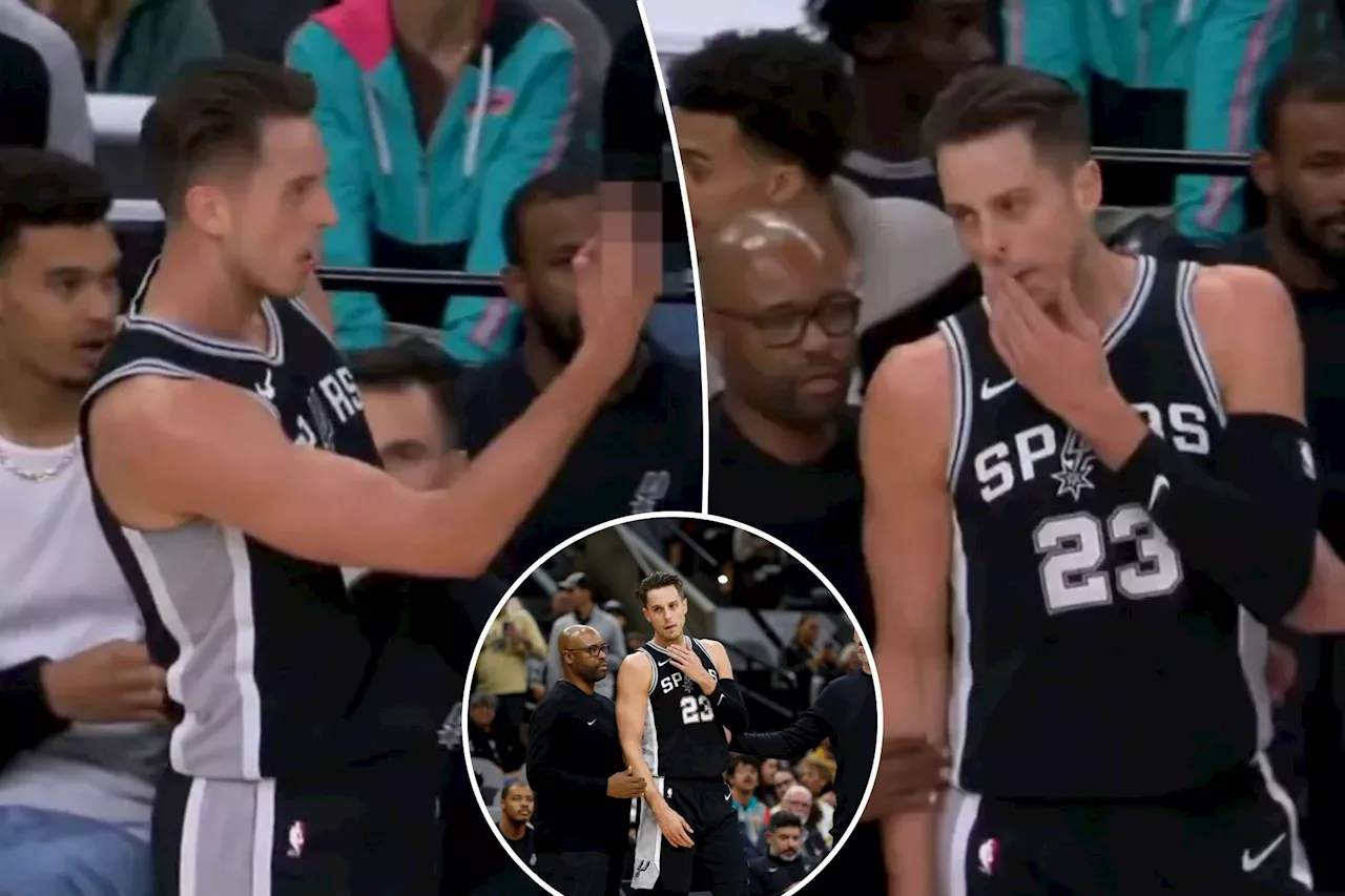 Spurs' Zach Collins flips off referee after being ejected in wild moment