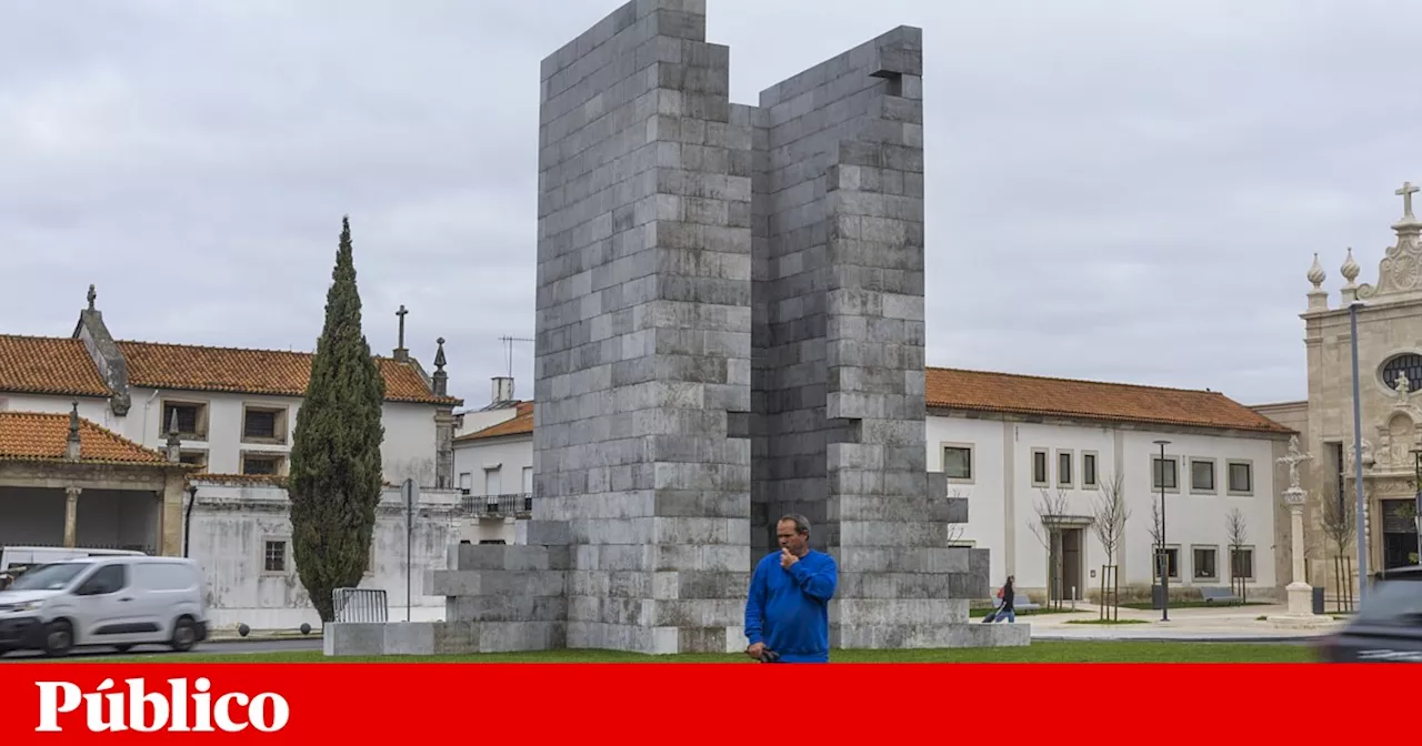 Monumento desenhado por Siza evoca muralha de Aveiro, mas não fica imune às críticas