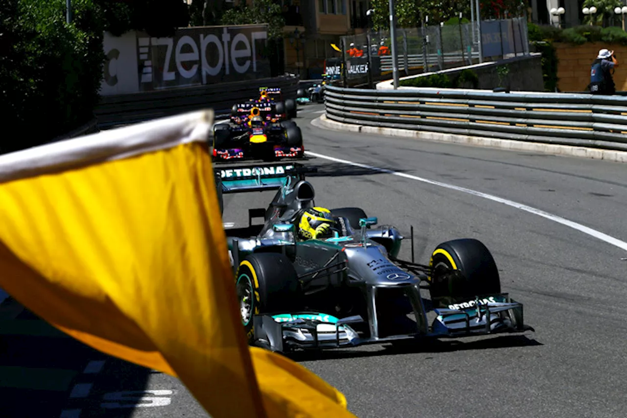 Mercedes-Asse Rosberg und Hamilton zeigen Flagge