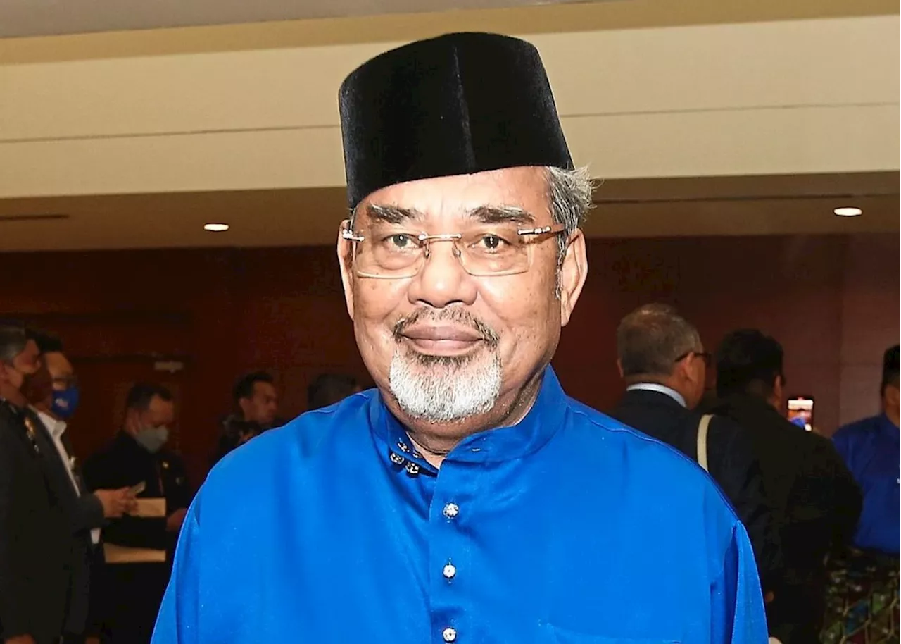 Tajuddin makes first appearance after reinstatement as Umno member