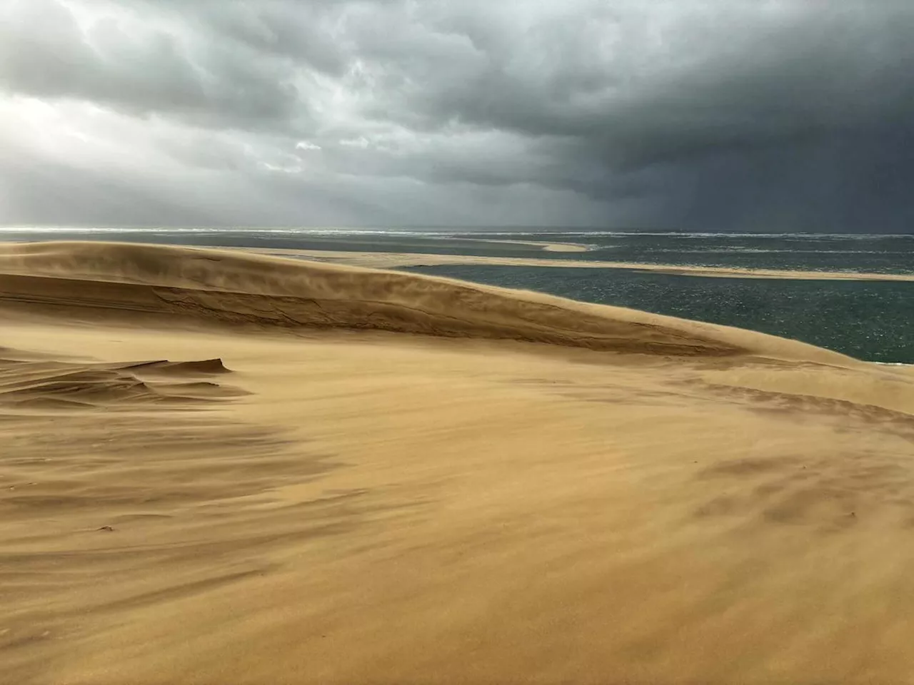 Vidéo. Tempête Darragh en Gironde : quand le vent sculpte la Dune du Pilat