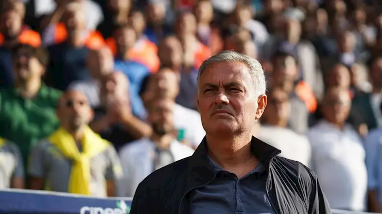 Johan Vásquez está en la mira del Fenerbache de José Mourinho para 2025