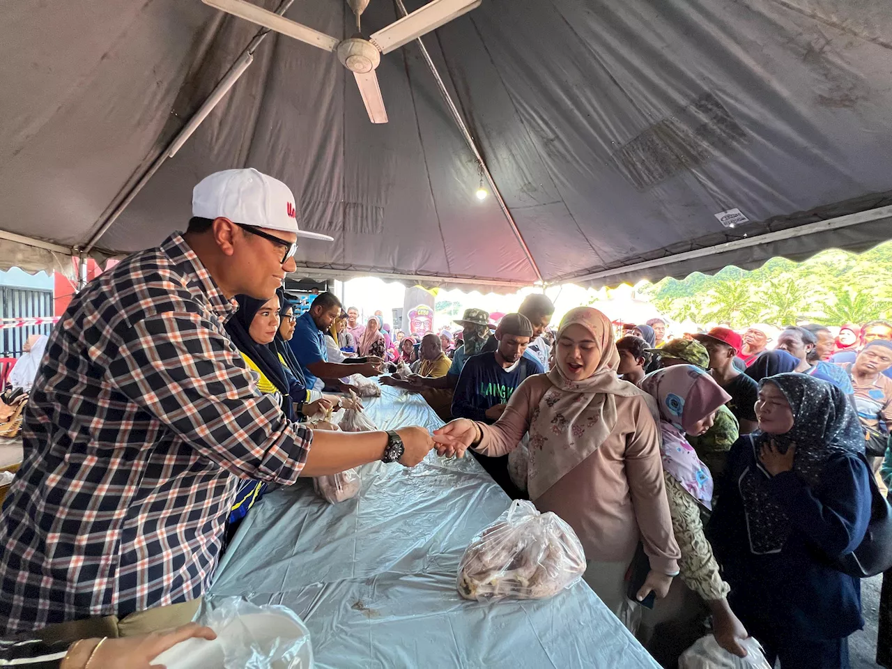 3,000 ayam dijual RM5 seekor ‘licin’ dalam masa sejam