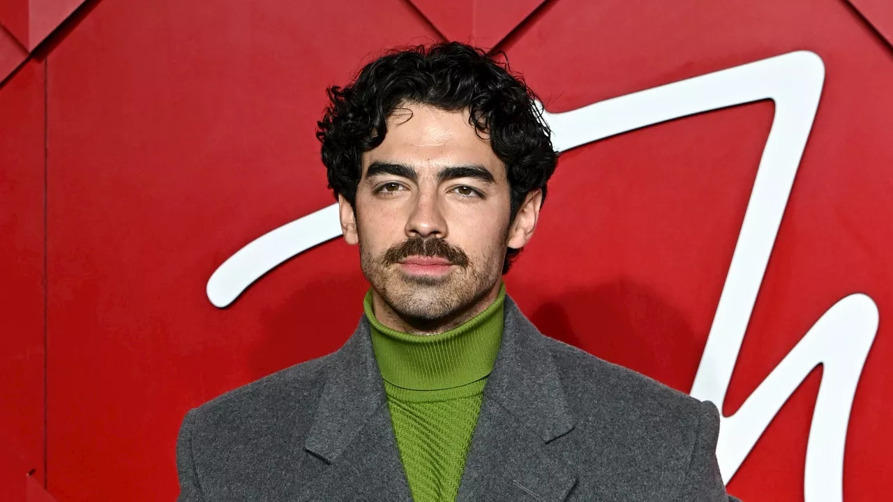 Joe Jonas attend une réponse de Timothée Chalamet depuis un an