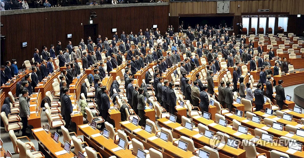 세번째 대통령 탄핵안, 첫 표결 무산…8년 전과 왜 달라졌나