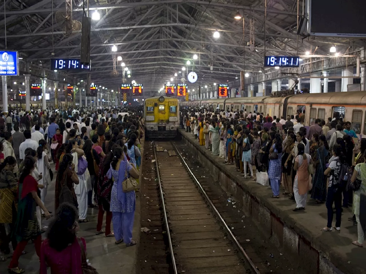 बोंबाबोंब! रविवारी Mumbai Local च्या तिन्ही मार्गांवर मेगाब्लॉक; पाहा वेळापत्रकातील बदल