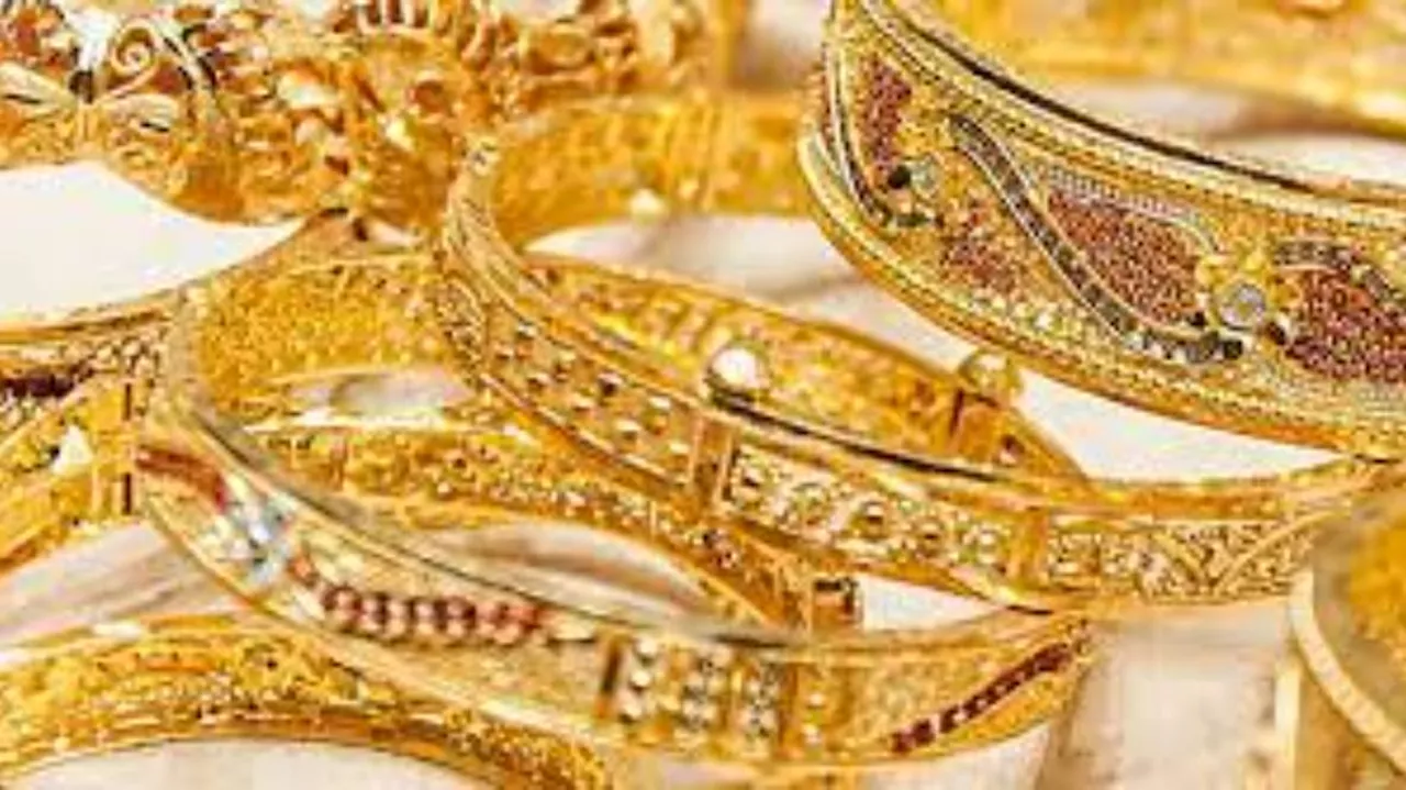 Gold Rate Today: నేడు భారీగా తగ్గిన పసిడి ధర..శనివారం ధరలు ఎలా ఉన్నాయంటే..తులంపై 7వేలు తక్కువ