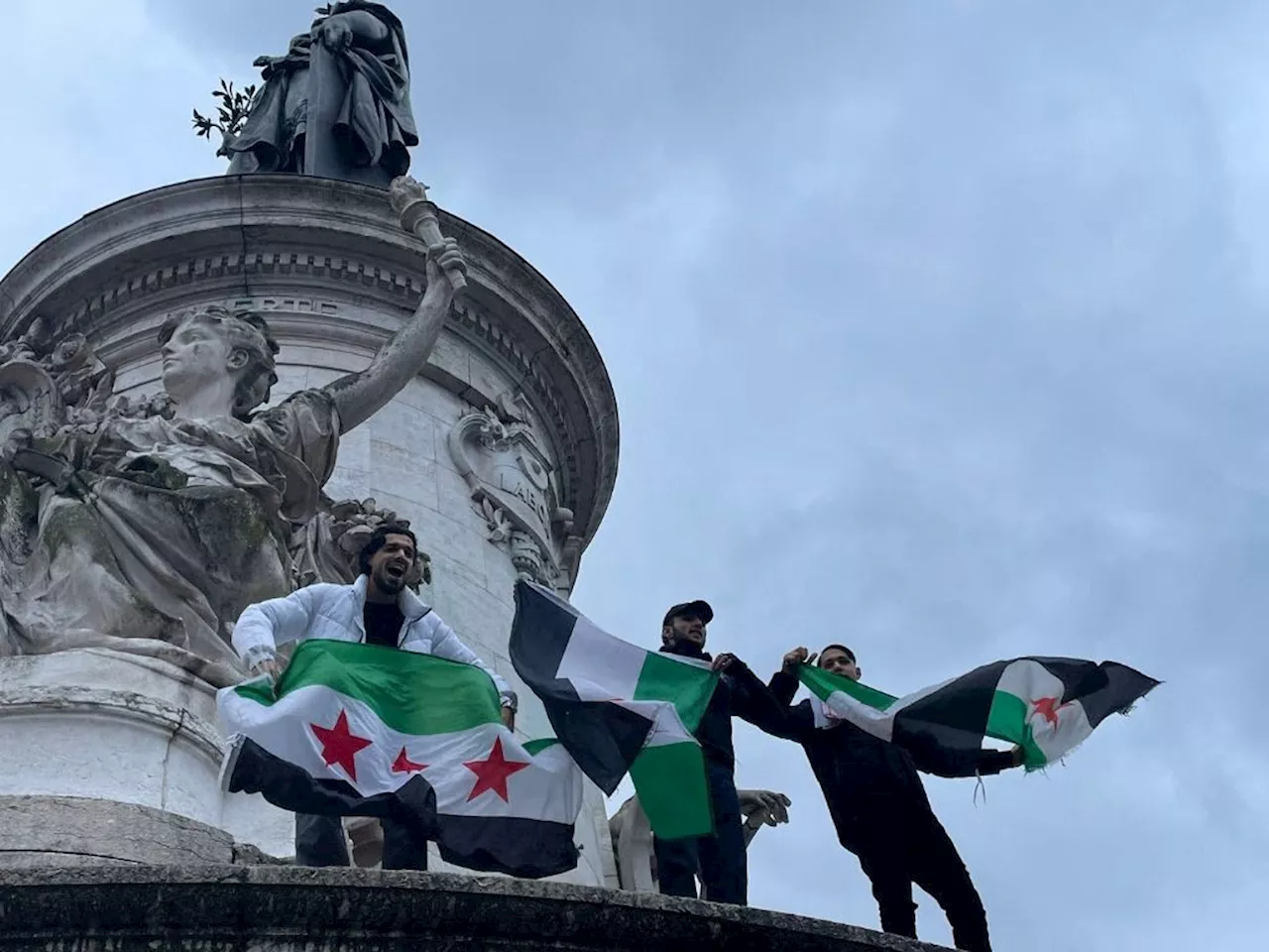 À Paris, la diaspora syrienne exulte après la chute du 'boucher de Damas', Bachar al-Assad