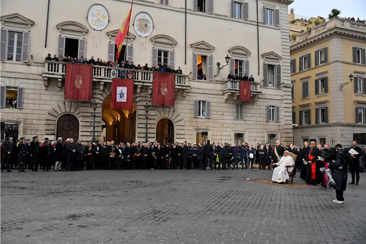 Papa in Piazza di Spagna dopo visita a Santa Maria Maggiore