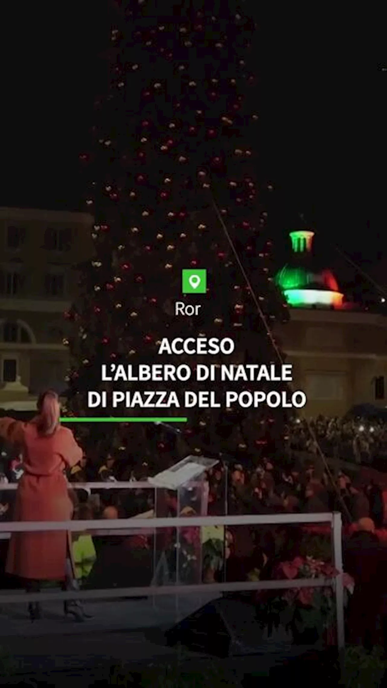 Roma, acceso l'albero di Natale di Piazza del Popolo