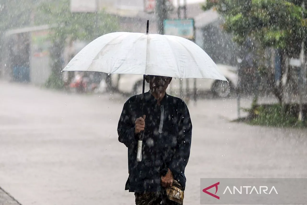 Awal pekan, BMKG prakirakan sebagian besar kota-kota alami hujan